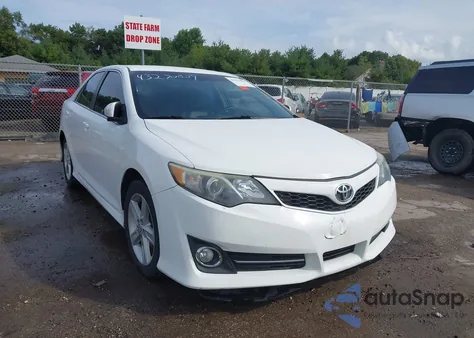 2013 Toyota Camry Se z USA, uszkodzony, nr VIN 4T1BF1FK2DU640078